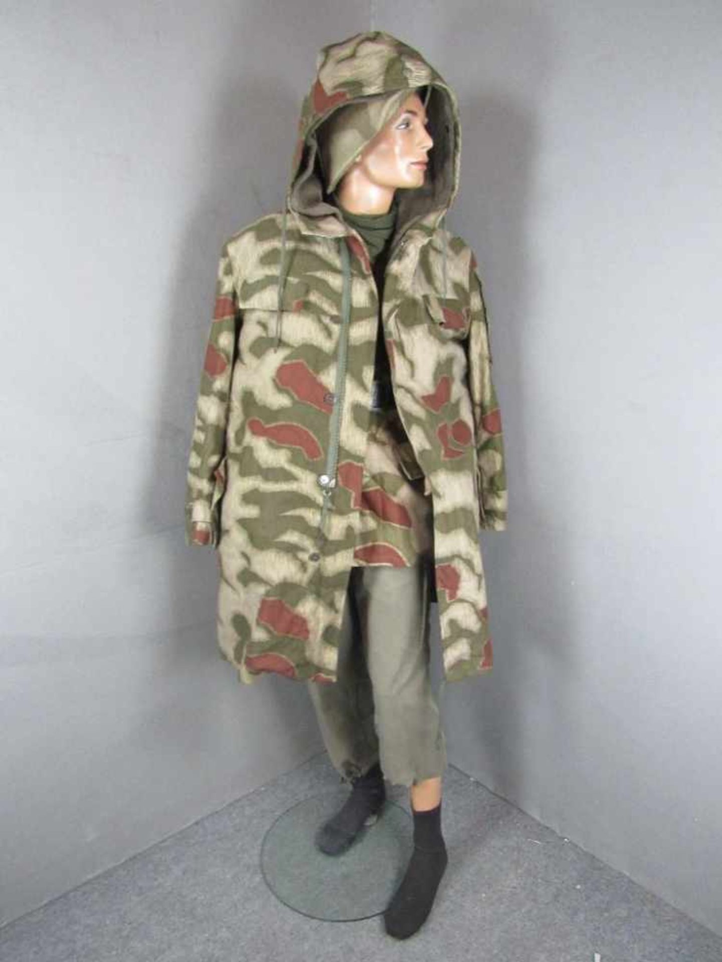 Komplette Uniform früher Bundesgrenzschutz in Tarn komplett mit Puppe anbei seltener Parka im - Bild 6 aus 6