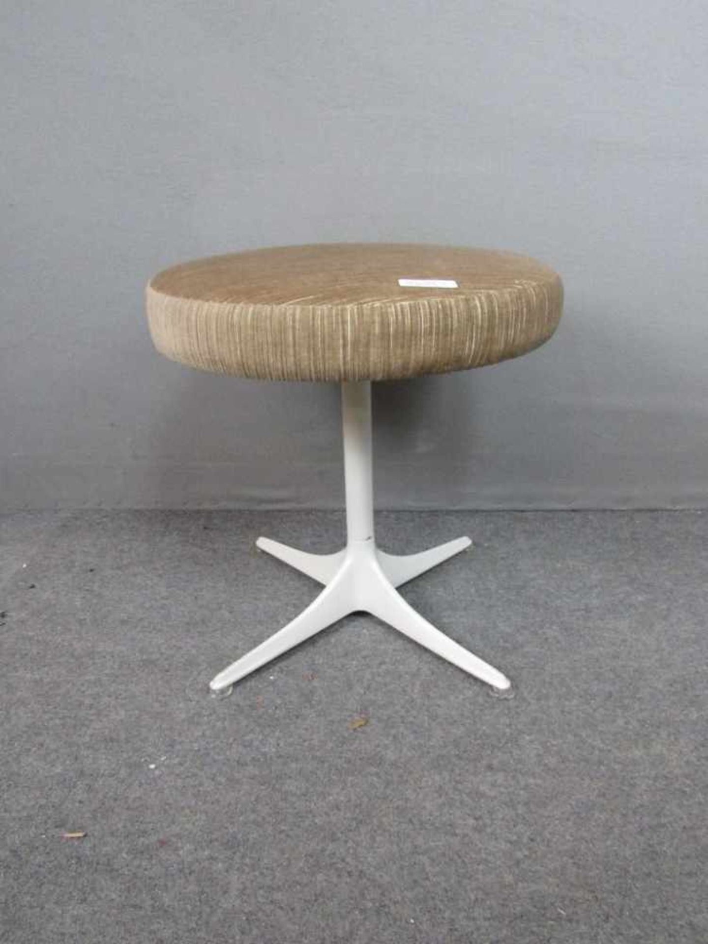 Designerhocker Hersteller Cor- - -20.00 % buyer's premium on the hammer price19.00 % VAT on buyer'