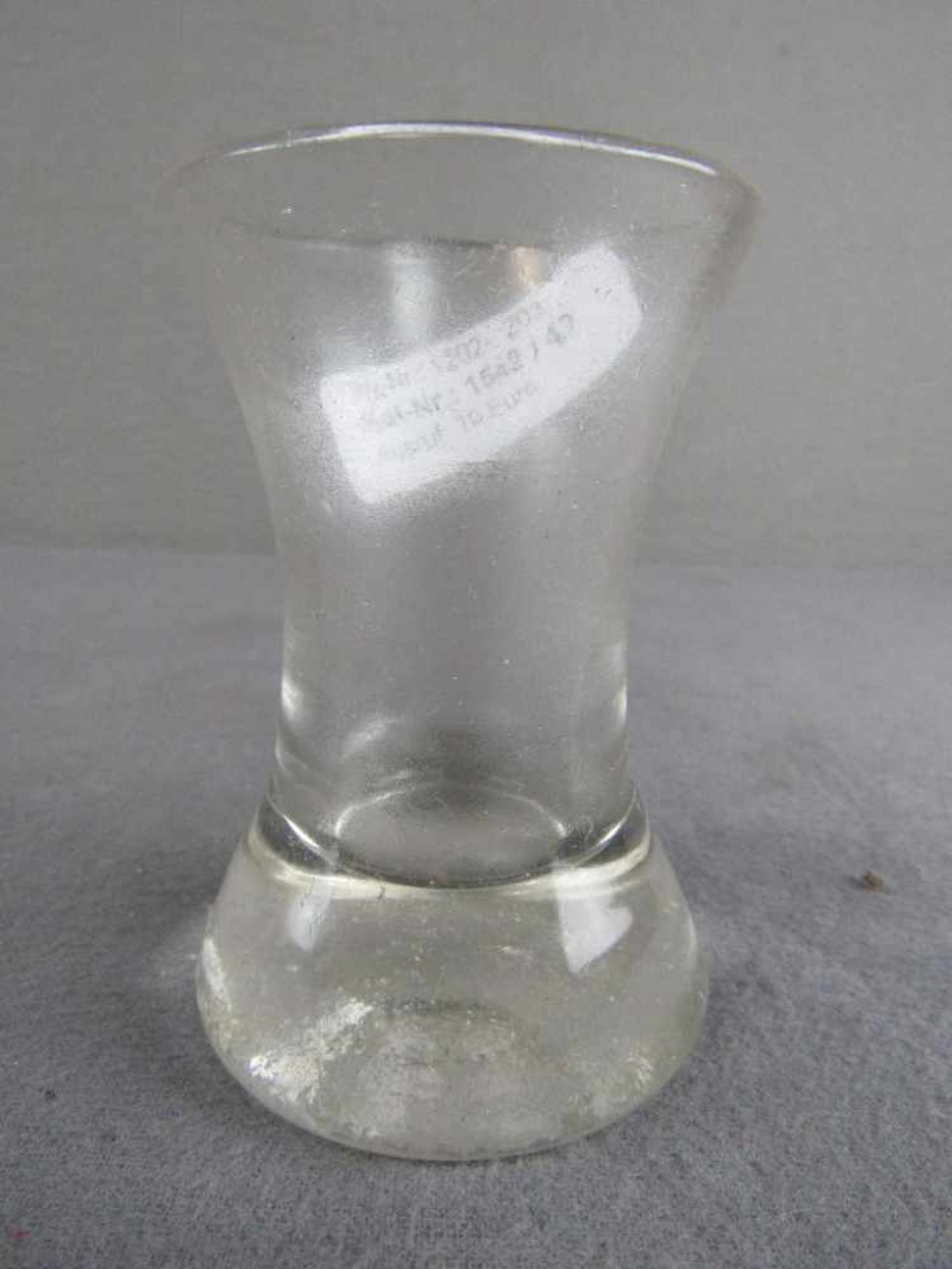 Antikes Glas mundgeblasen mit Abriss hier Becherglas 10,5cm- - -20.00 % buyer's premium on the