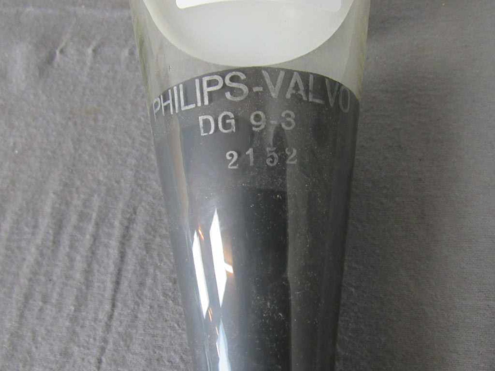 Große Röhre Phillips Valvo 34cm lang in OK- - -20.00 % buyer's premium on the hammer price19.00 % - Bild 2 aus 3