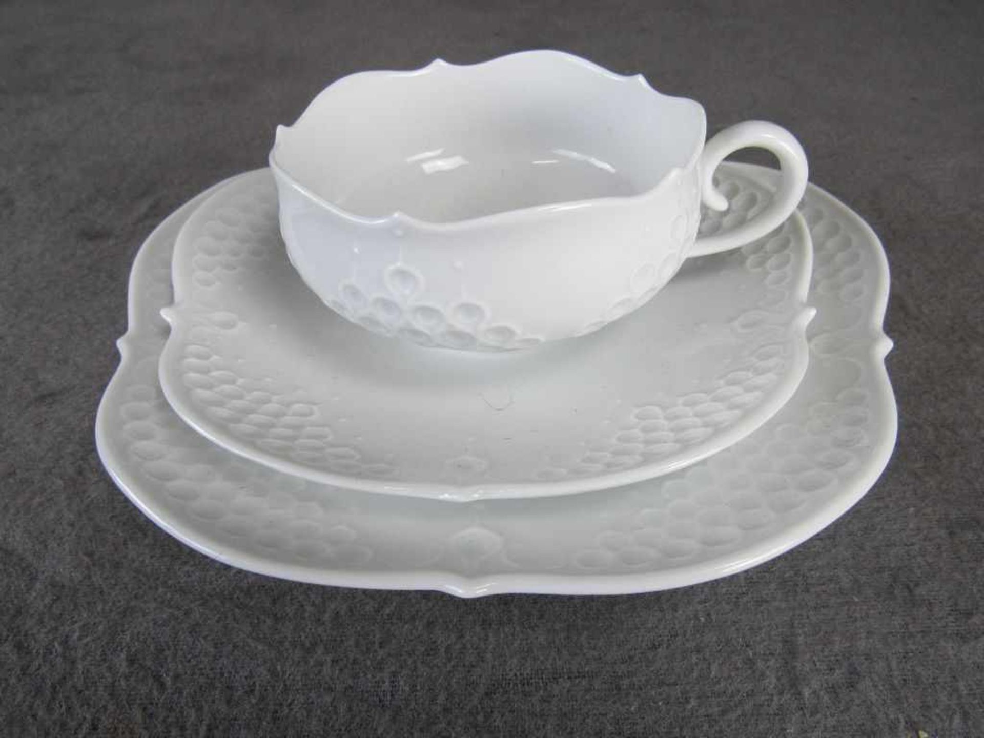 Kaffeegedeck Meissen Schwertermarke dreiteilig- - -20.00 % buyer's premium on the hammer price19.