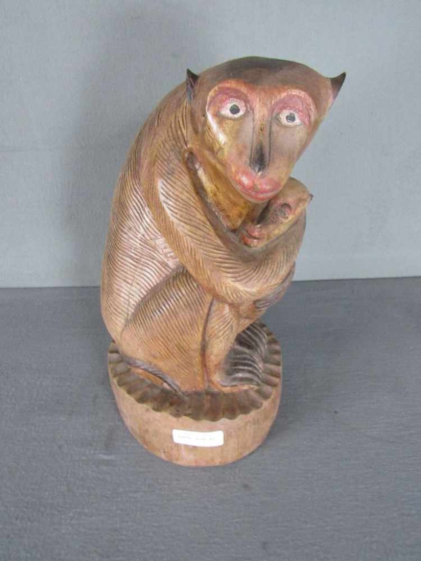 Skulptur Affenmutter 40cm hoch Holz geschgnitzt- - -20.00 % buyer's premium on the hammer price19.00 - Bild 2 aus 2