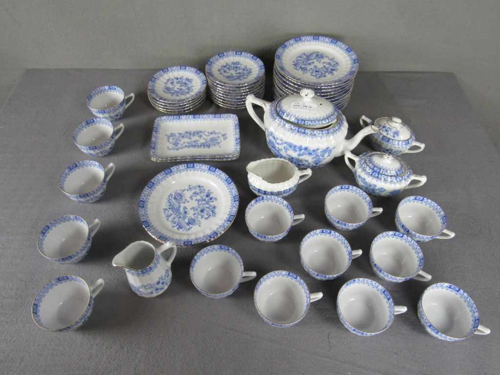 Großes Kaffeeservice China blau Teeservice- - -20.00 % buyer's premium on the hammer price19.00 % - Bild 2 aus 3