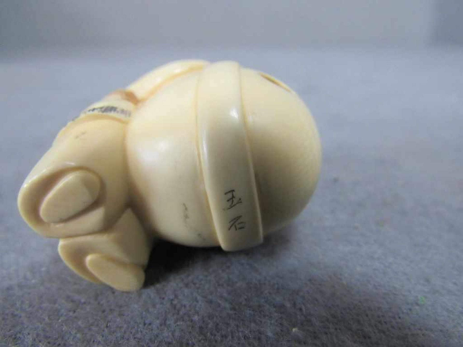 Netsuke geschnizt- - -20.00 % buyer's premium on the hammer price19.00 % VAT on buyer's premium - Image 3 of 3