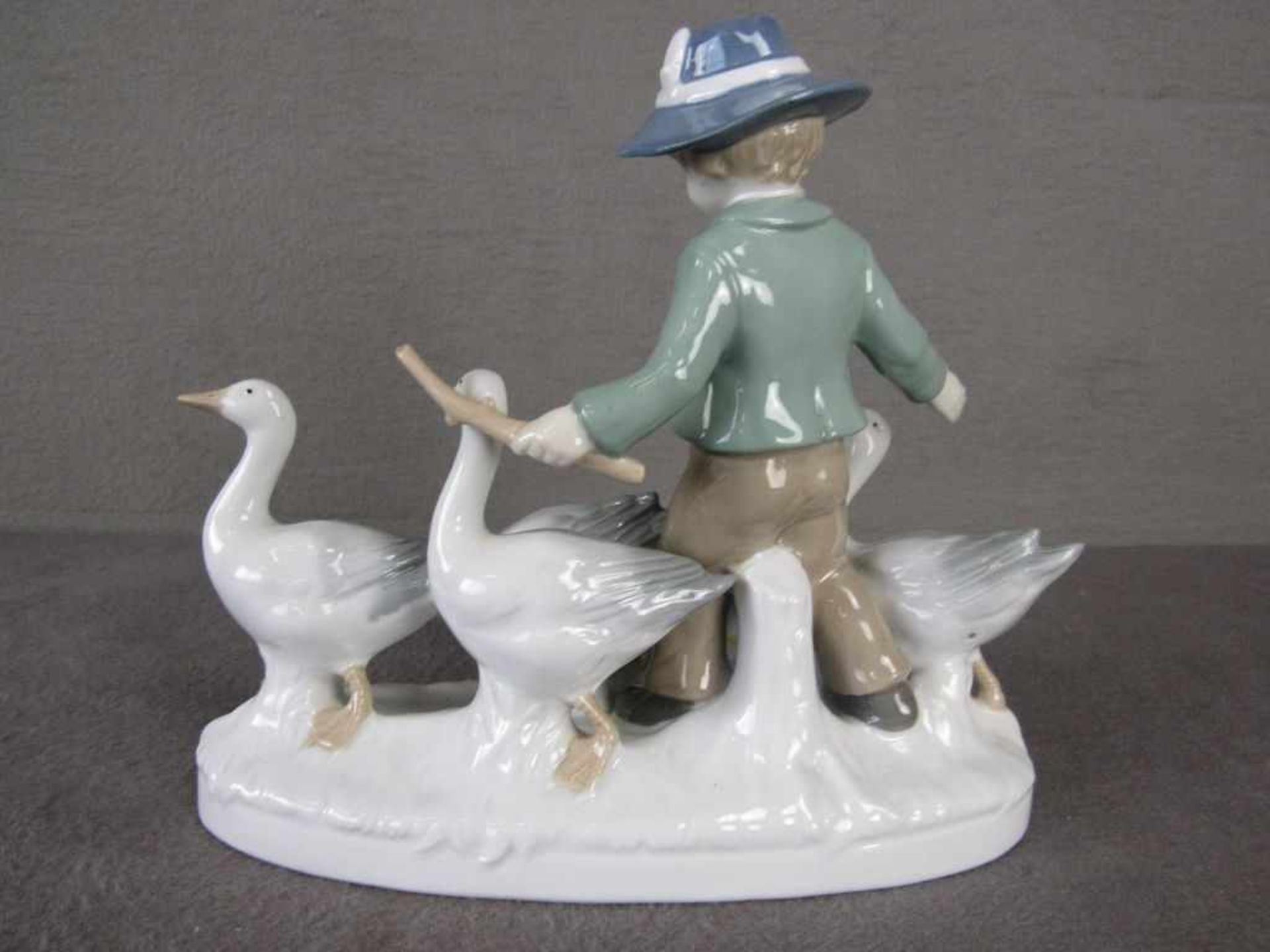 Porzellanfigur Graefenthal Gänsehüter Höhe:19cm- - -20.00 % buyer's premium on the hammer price19.00 - Bild 3 aus 6