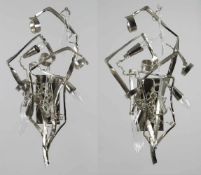 Ein Paar Wandleuchten "Delphinium"Vernickelte Eisenbänder, verwirbelt und verdreht zu Girlanden. 3-
