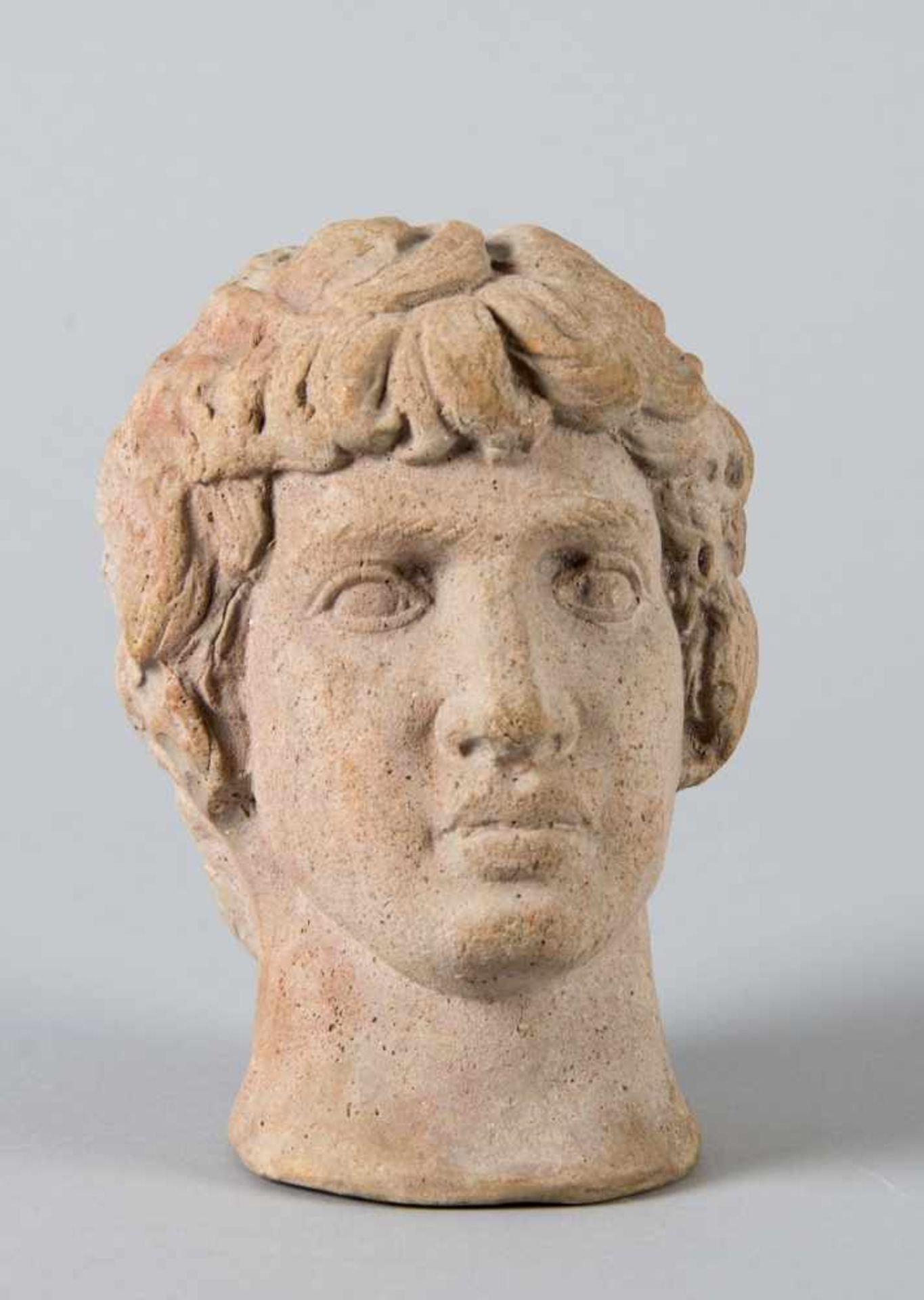 Kopf eines jungen RömersTerrakotta. H. 15 cm.