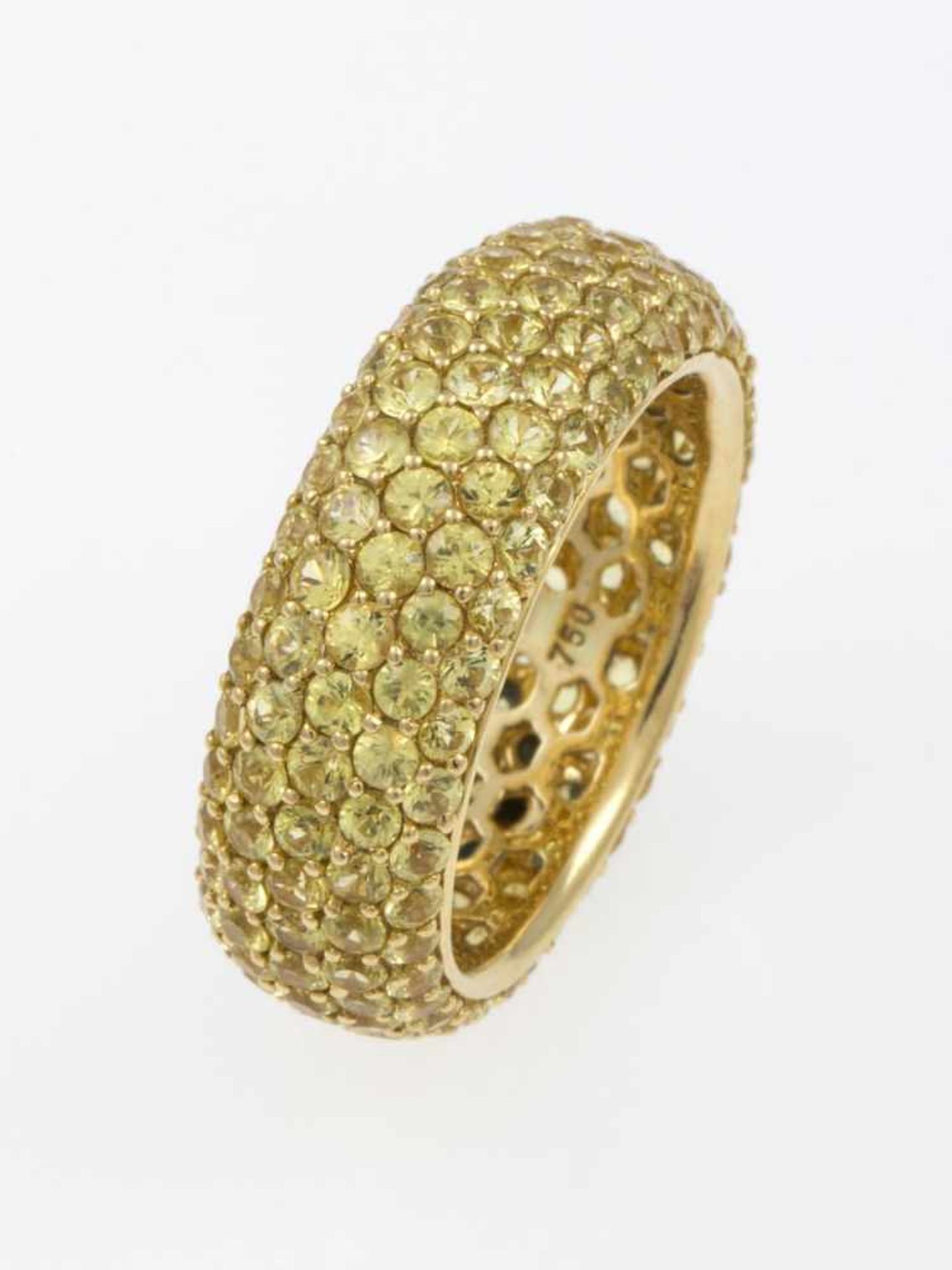 Diamant-BandringGelbgold 750. Gelbe Dia. in Pavé-Fassung zus. ca. 3,4-3,6 ct. RG 55/56. Ca. 7,5 g.