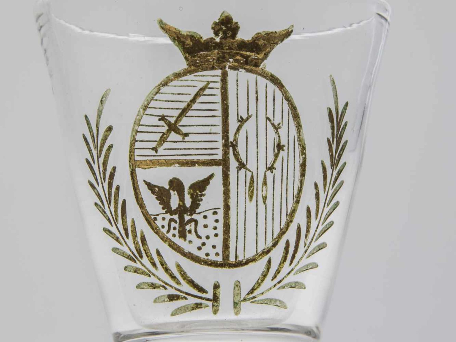 Dresdner Spitzkelch mit sächsischem WappenFarbloses Glas. Scheibenfuß mit umgeschlagenem Rand. - Bild 2 aus 2