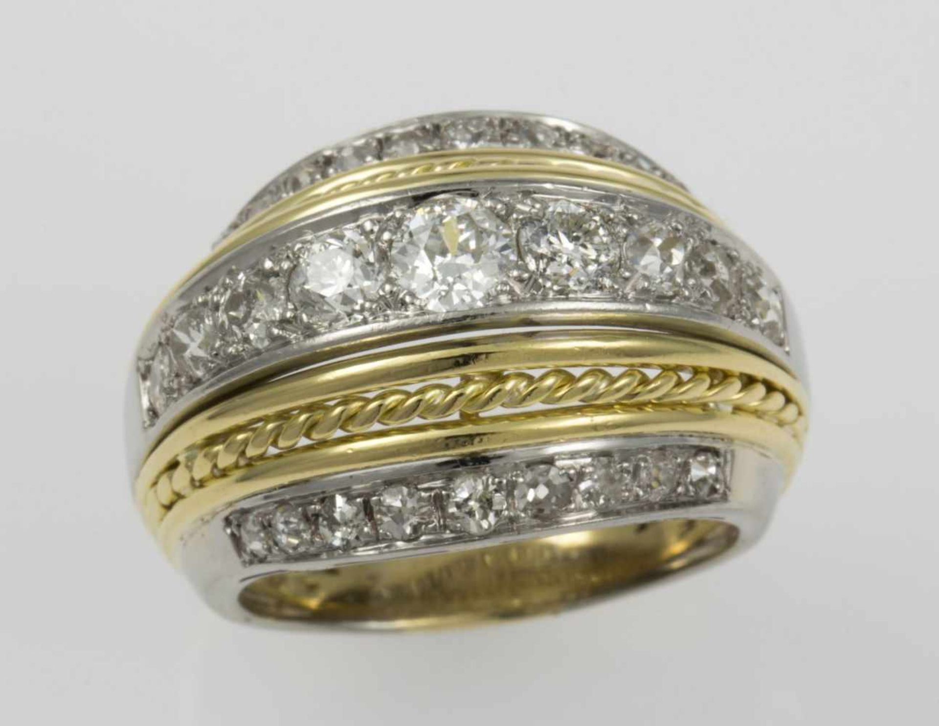 Diamant-RingGelbgold und Weißgold 750 (geprüft). In 3 Reihen ausgefasst mit Altschliff-Dia. RG 52.