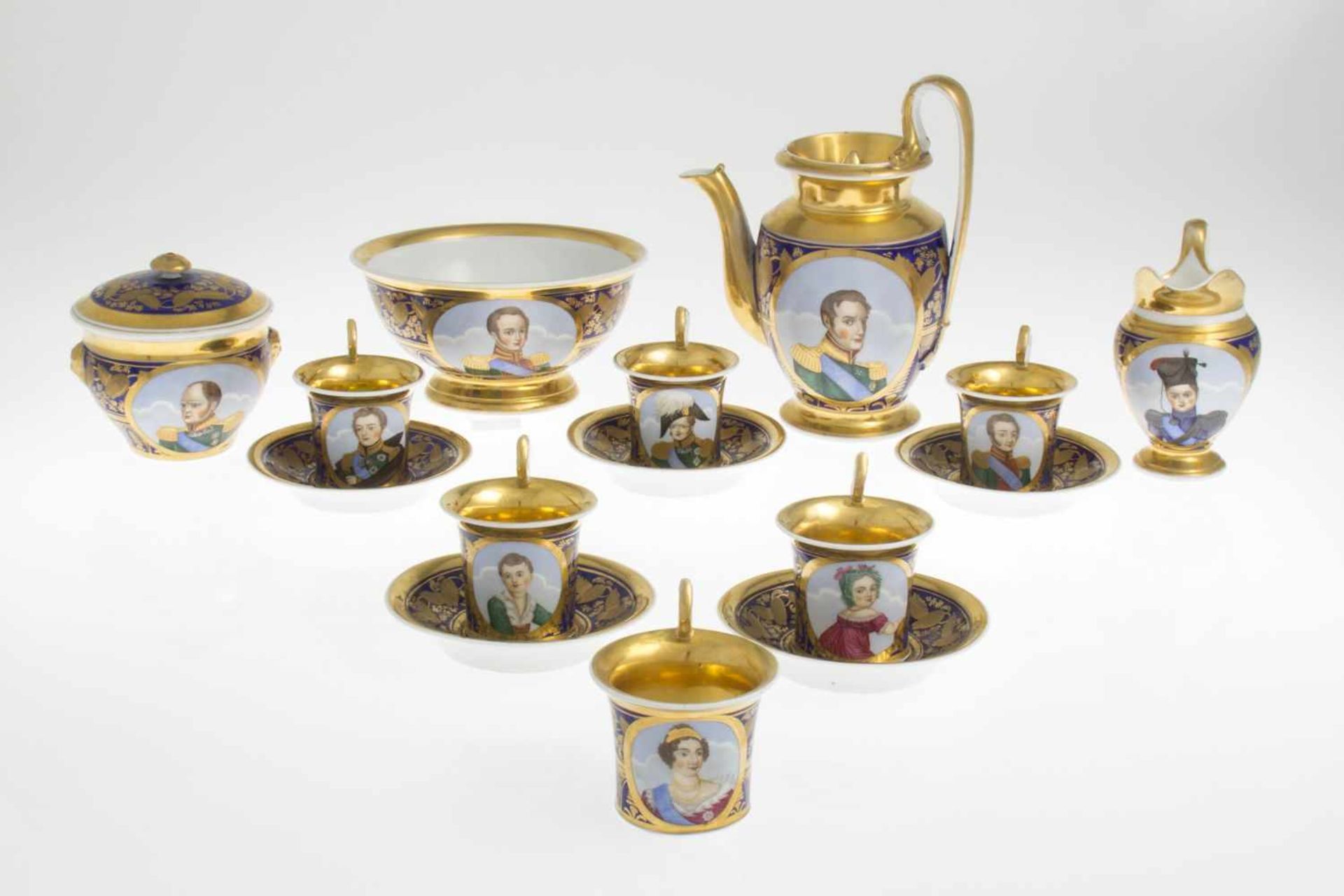 Moskauer Kaffeeservice mit Portraits der ZarenfamilieKönigsblauer Fond mit reichem goldradierten - Bild 8 aus 11