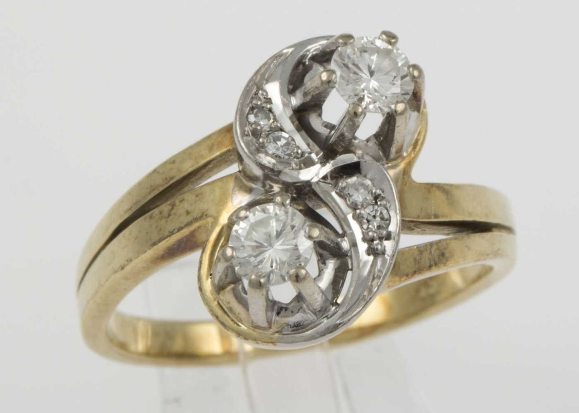 Vis-à-Vis-Brillant-Diamant-RingGelbgold 585. Ausgefasst mit 2 Brill. zus. ca. 0,5 ct, guter Farb-