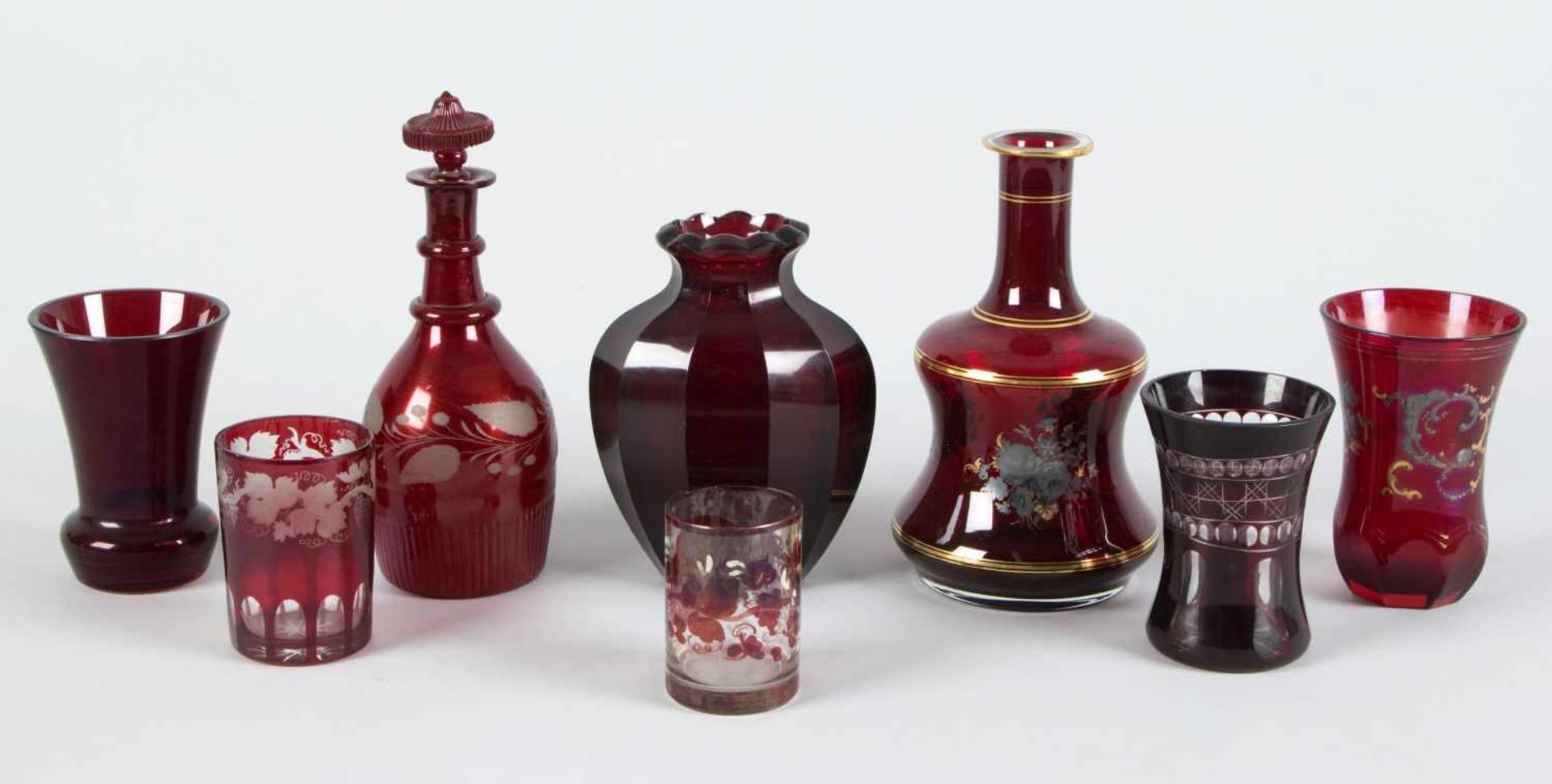 KonvolutVase, Karaffen, Bechergläser, Teller u.a. Farbl. Glas, tlw. rubinrot lasiert und - Bild 3 aus 3