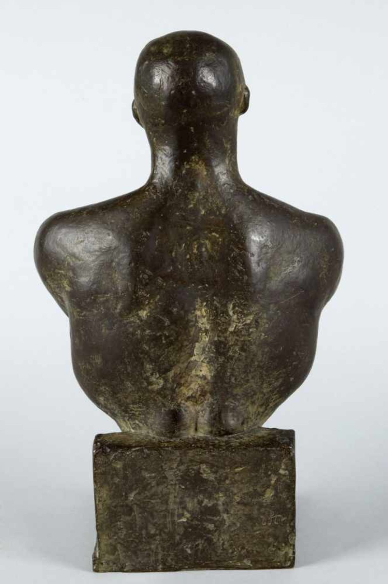 Strassen, Hermann zur. 1927 FrankfurtCatch. Bronze, braun patiniert. Monogr. H. 43,5 cm. - Bild 2 aus 3