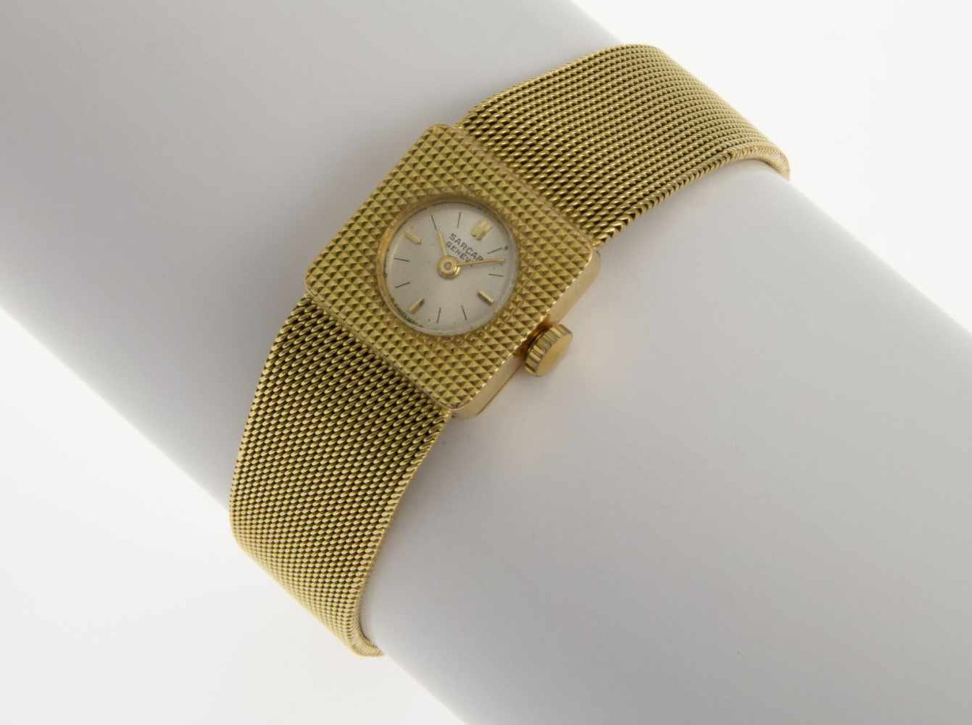 Sarcar-DamenarmbanduhrGehäuse und Armband aus Gelbgold 750. Versilbertes Zifferblatt mit