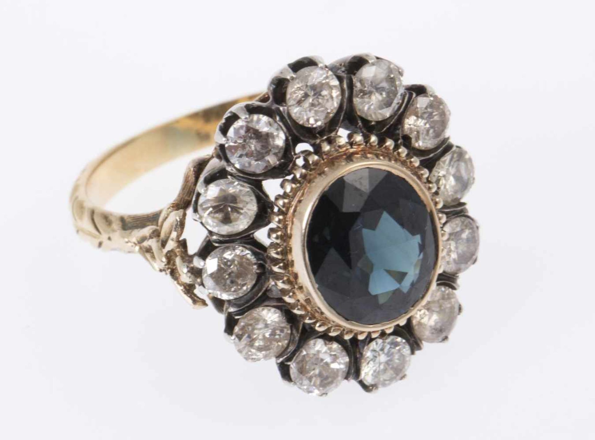 Saphir-Diamant-RingGelbgold 750 und Silber. Ovaler Ringkopf ausgefasst mit synthetischem Saphir, - Bild 4 aus 4