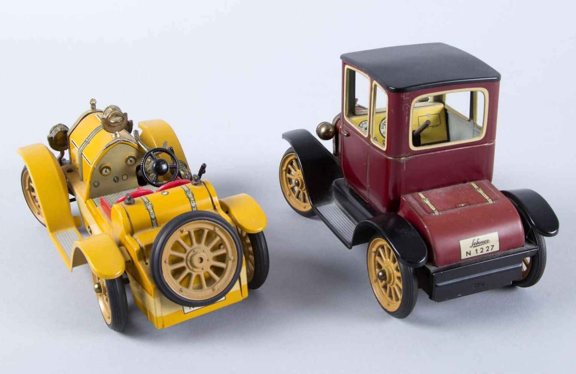 Zwei OldtimerMetall. Farbige Lackierung. Mercer, Typ 35 J, 1913 und Ford, Coupe T, 1917. Marke: - Bild 2 aus 4