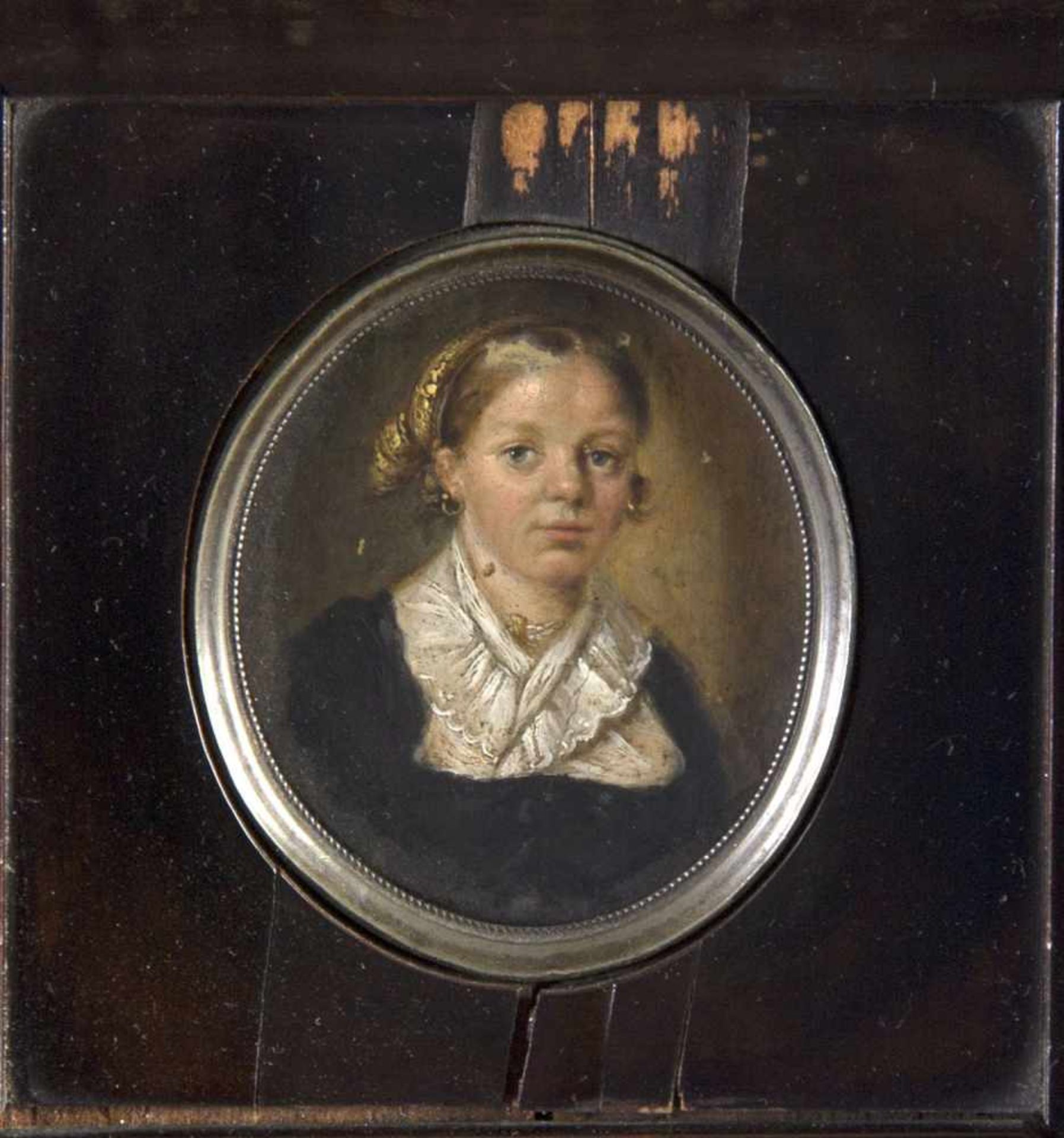 Deutsch, 19. Jh.Brustbild eines Mädchens in Tracht. Miniaturmalerei. 6 x 5 cm.- - -27.00 % buyer's