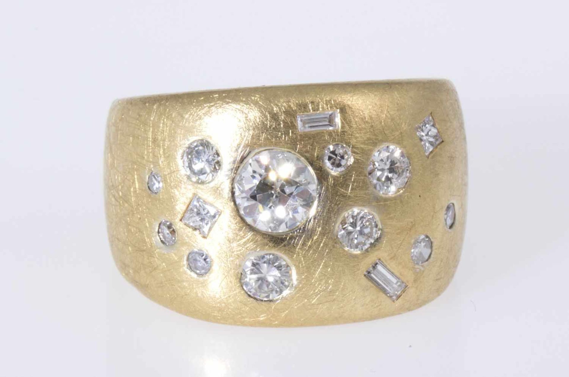 Brillant-Diamant-Ring von Jutta DammGelbgold 750, gebürstet. Bandring ausgefasst mit Brill. ca. 0,25 - Image 3 of 4