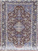 Teppich, dunkelgrundig mit zentralem Medaillon, mit Tier- u. Floralmotiven, guterZustand, 177x115