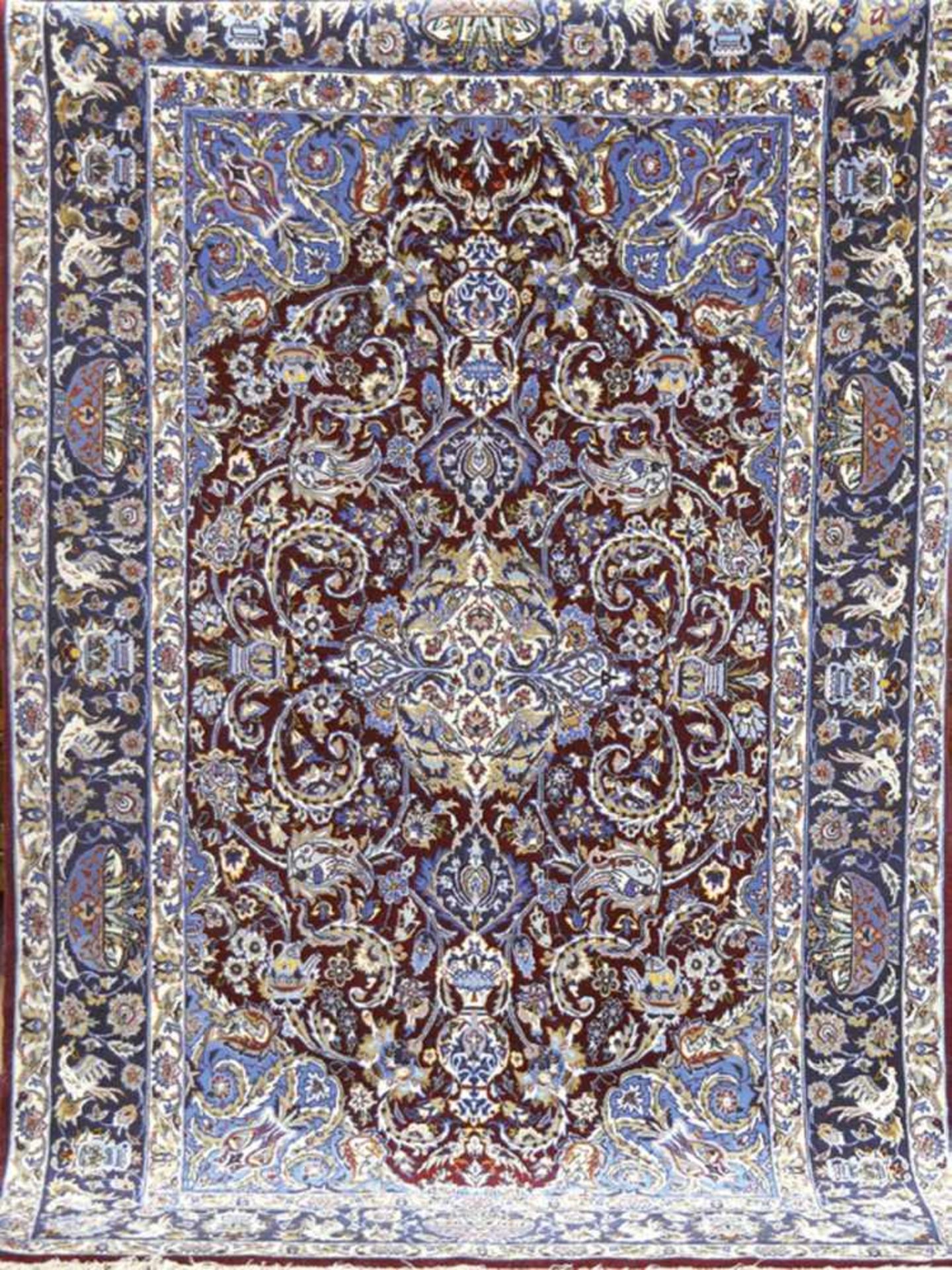 Teppich, dunkelgrundig mit zentralem Medaillon, mit Tier- u. Floralmotiven, guterZustand, 177x115