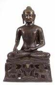 Buddha-Figur "Buddha auf hohem Sockel, der mit Tiermotiven versehen ist, sitzend", Nepal20. Jh.,