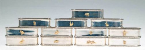 12 große Serviettenringe, 925er Silber, mit applizierten vergoldeten Tierornamenten