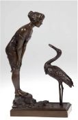 Jugendstil-Bronze "Frau mit Storch", braun patiniert, unsigniert, H. 34 cm