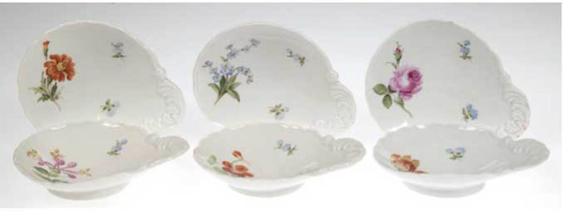 6 Meissen-Muschelschälchen, mit Blumendekor, 19. Jh., 2 Schleifstriche, Dm. 13, cm