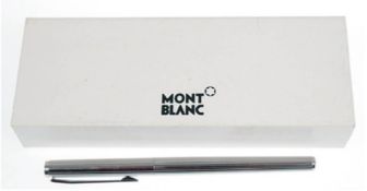 Montblanc-Kugelschreiber, Metall, silberfarben, geriffelt, L. 13,8 cm, im Etui
