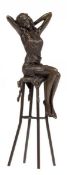 Bronzefigur "Junge Dame mit hinter dem Kopf verschränkten Armen auf Barhocker sitzend",Nachguß 20.
