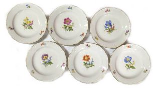 6 Meissen-Kuchenteller, Bunte Blume mit Goldrand, Neuer Ausschnitt, 2. Wahl, Dm. 20 cm