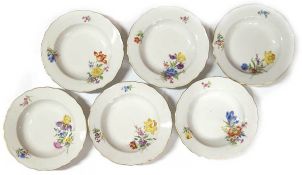 6 Meissen-Suppenteller, Buntes Blumenbukett, schräg, Goldrand, Neuer Ausschnitt, 2. Wahl,Dm. 23 cm