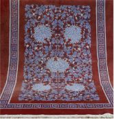 Teppich, Vietnam, handgeknüpft, rotgrundig mit zentralem Muster, Kanten leicht belaufen,