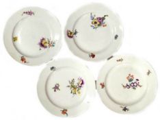 4 Meissen-Teller, 18. Jh., Bunte Blumenmalerei, 2x restauriert, Dm. 22,5 cm