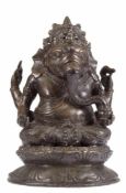 Ganesha-Figur "Auf doppeltem Lotusthron sitzender hinduistischer Elefantengott",Südostasien, 20.
