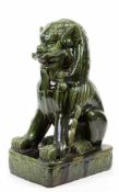 Figur "Tempellöwe", Keramik, grün glasiert, H. 59 cm