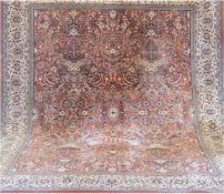 Webteppich, Orient, rotgrundig mit zentralem Medaillon u. floralen Muster, guter Zustand,295x235 cm
