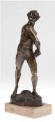 Bronze-Figur "Schwertkämpfer", grün/braun patiniert, unsigniert, H. 37 cm, aufMarmorplinthe, H. 4