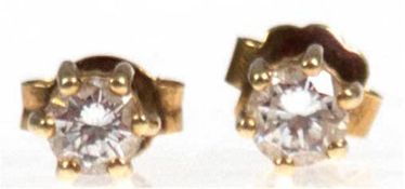 Ohrstecker, 585er GG, besetzt mit je 1 Brillant-Solitär von zus. ca. 0,4 ct.