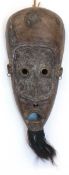 Dan-Maske, Elfenbeinküste, Holz, geschnitzt, farbige Perleneinlagen, am Kinn Bart ausTierhaar,