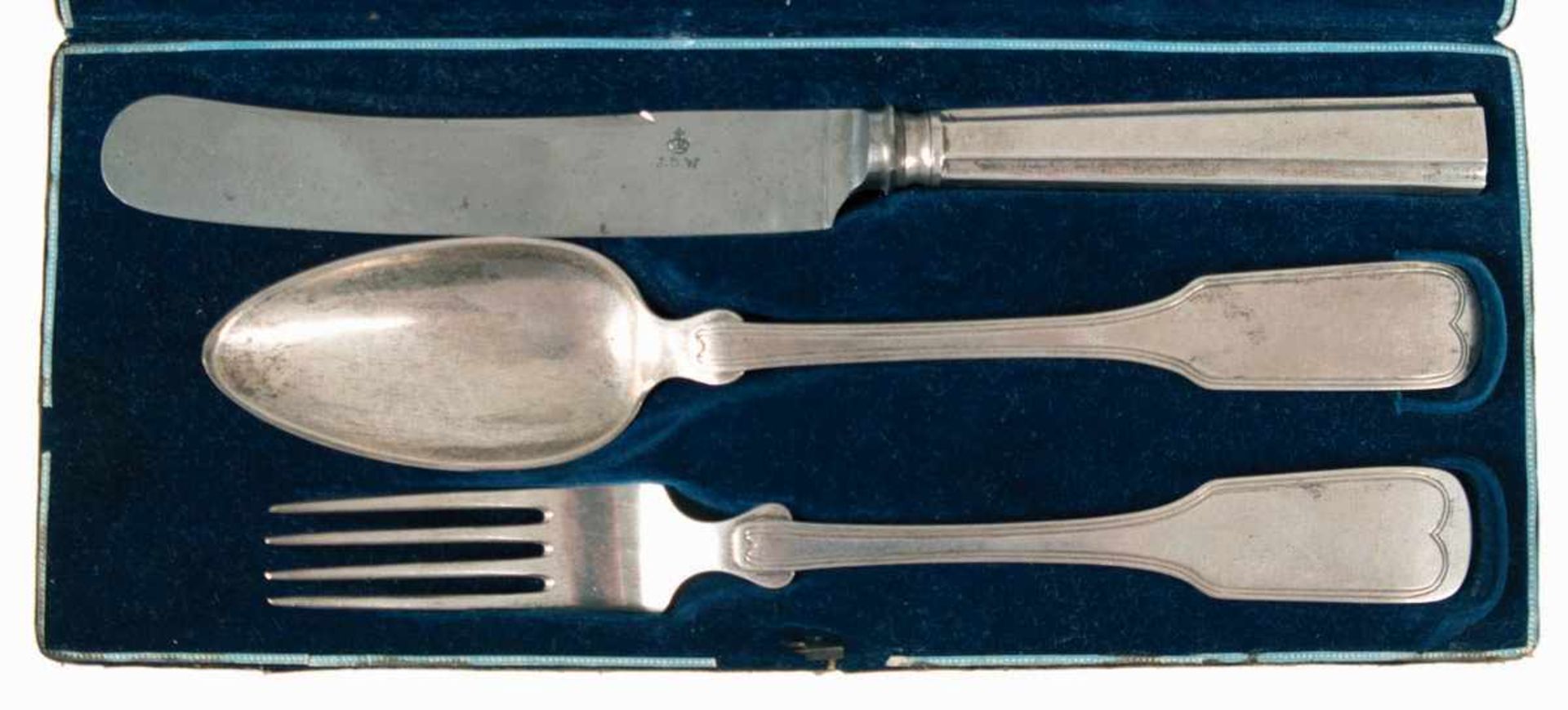 Reisebesteck, Leipzig um 1830, Silber, punziert, Tremolierstrich, ca. 101 g (ohne Messergewogen),