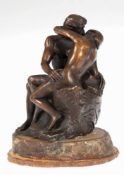 "Der Kuss", Bronze, mit schöner Patina, nach Rodin, auf geschliffener Mineralgeode, H.13,5 cm