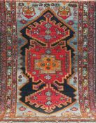 Hamadan, farbenreich mit zentralem Muster u. floralen Motiven, 2 Ecken leicht besch.,200x122 cm