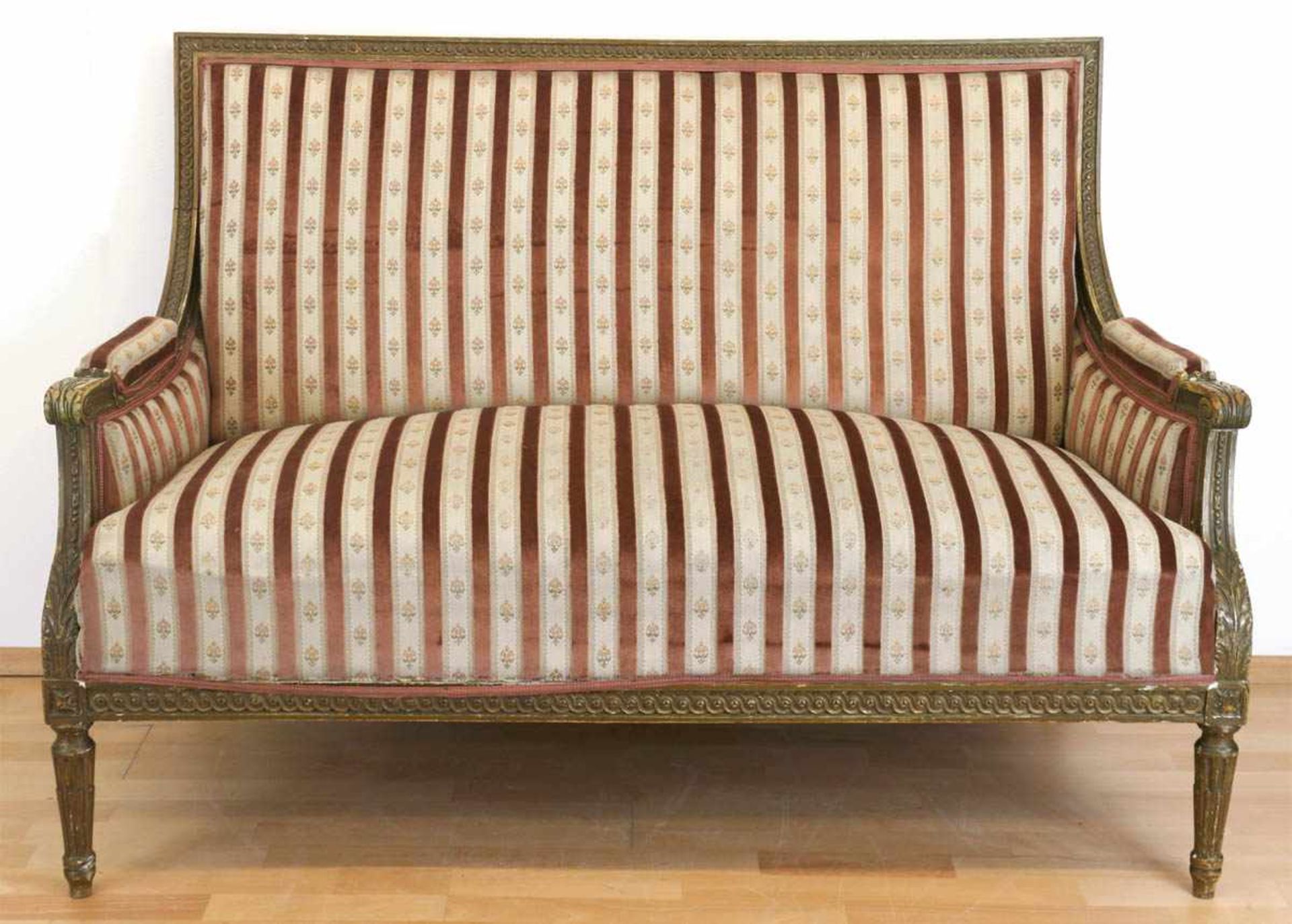 Sitzgruppe, um 1800, Holz, Stuck, geschnitzt und gold gefaßt, bestehend aus Sofa,98x144x75 cm,
