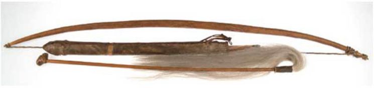 Afrikanische Volkskunst, dabei Bogen, L. 105 cm und Köcher aus Bambus mit Lederummantelungmit 5
