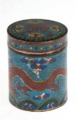 Cloisonne-Deckeldose, 19. Jh., rund, umlaufend Drachendarstellung, H. 8 cm, Dm. 6 cm