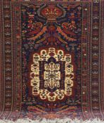 Belutsch, rotgrundig mit zentralem Muster u. floralen Motiven, 192x128 cm