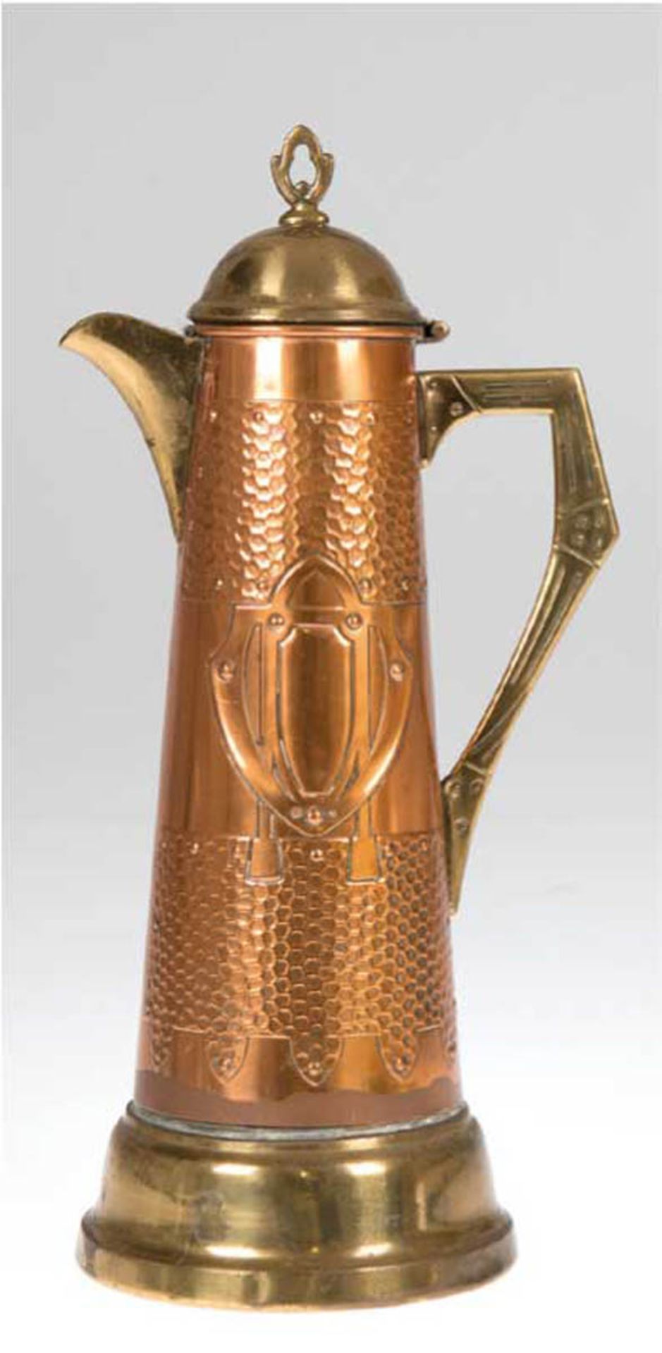 Jugendstil-Schenkkanne, Kupfer/Messing, reliefierter Waben- und Ornamentdekor, H. 33 cm