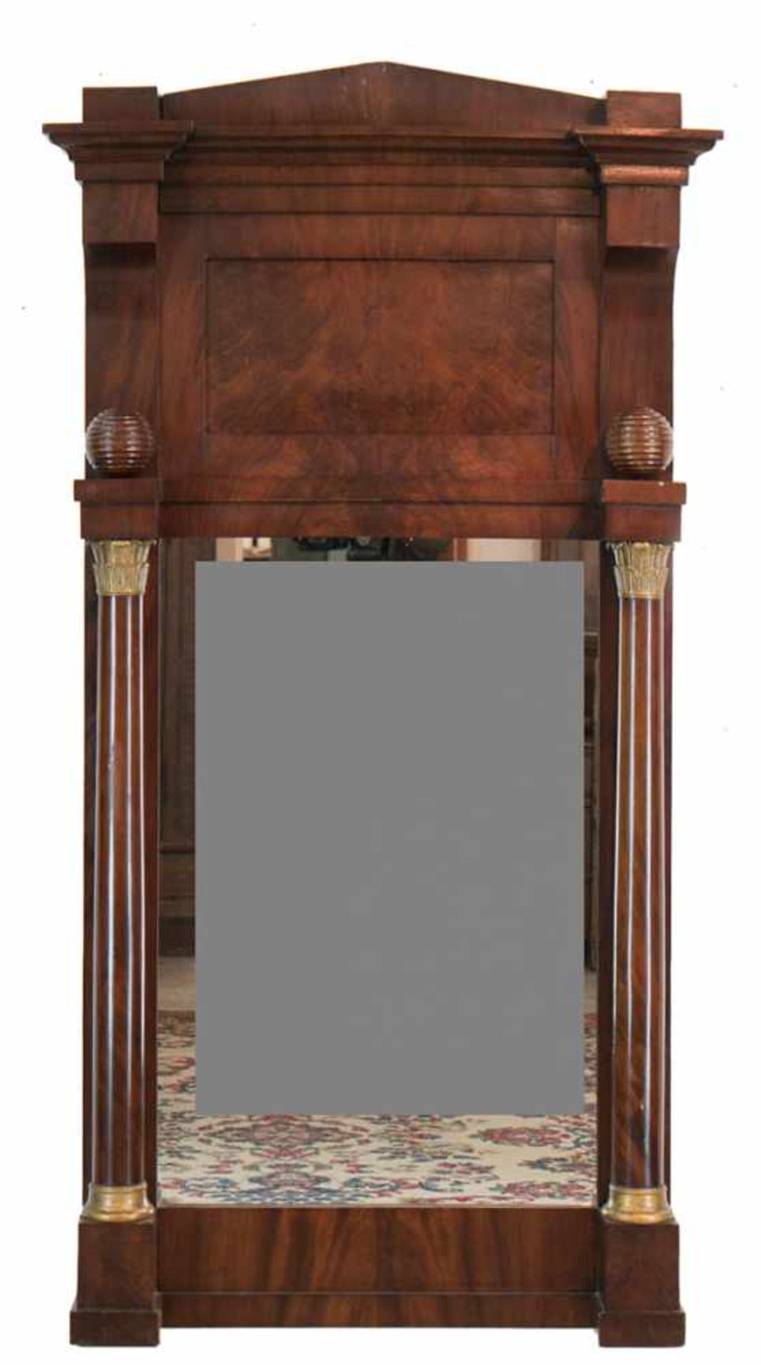 Biedermeier-Spiegel, Mahagoni furniert, beidseitig Vollsäulen mit geschnitzten
